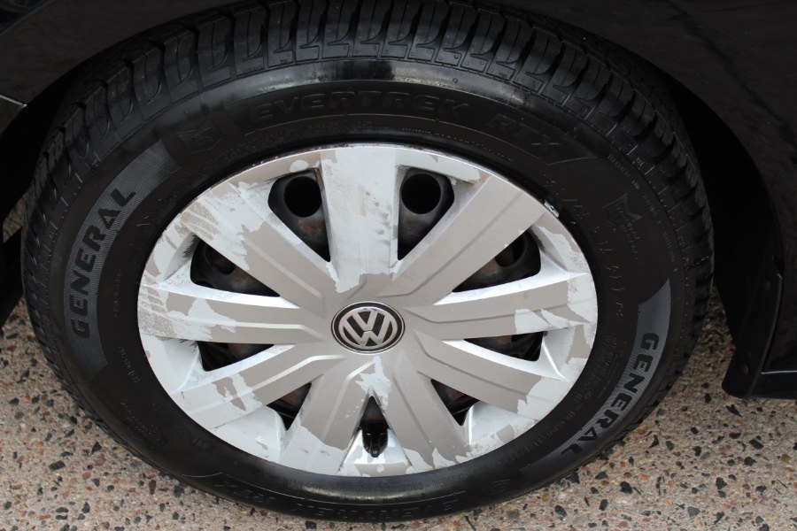 2015 Volkswagen Jetta Sedan 4dr Auto 2.0L S, available for sale in Manchester, Connecticut | Carsonmain LLC. Manchester, Connecticut 2015 Volkswagen Jetta Sedan 4dr Auto 2.0L S, available for sale in Manchester, Connecticut | Carsonmain LLC. Manchester, Connecticut