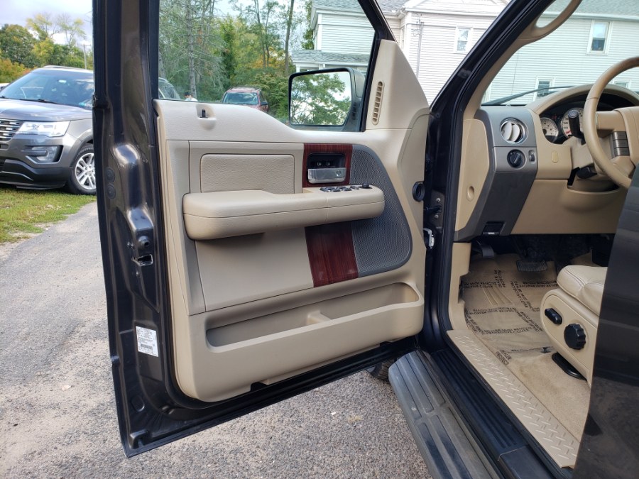 2005 Ford F-150 Lariat 4WD Super Crew 5.4 V8 Leather DVD, available for sale in East Windsor, Connecticut | Toro Auto. East Windsor, Connecticut 2005 Ford F-150 Lariat 4WD Super Crew 5.4 V8 Leather DVD, available for sale in East Windsor, Connecticut | Toro Auto. East Windsor, Connecticut