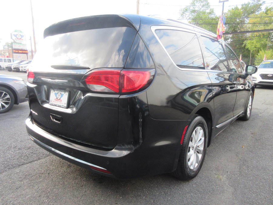 2019 Chrysler Pacifica Touring L FWD, available for sale in Linden, New Jersey | Route 27 Auto Mall. Linden, New Jersey 2019 Chrysler Pacifica Touring L FWD, available for sale in Linden, New Jersey | Route 27 Auto Mall. Linden, New Jersey