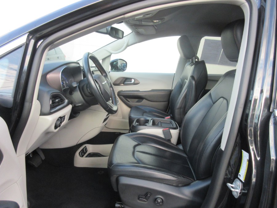 2019 Chrysler Pacifica Touring L FWD, available for sale in Linden, New Jersey | Route 27 Auto Mall. Linden, New Jersey 2019 Chrysler Pacifica Touring L FWD, available for sale in Linden, New Jersey | Route 27 Auto Mall. Linden, New Jersey