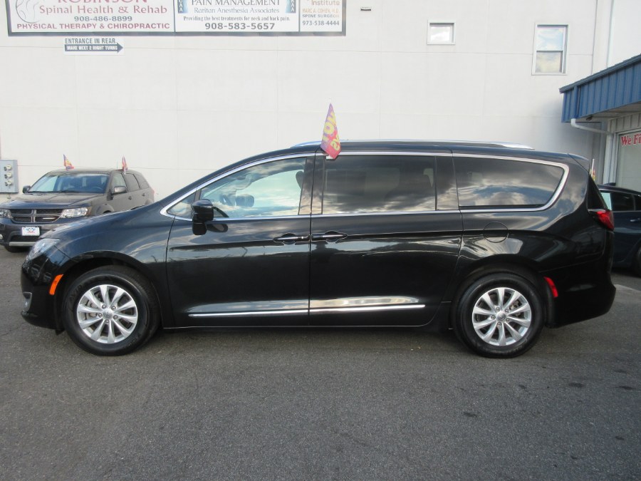 2019 Chrysler Pacifica Touring L FWD, available for sale in Linden, New Jersey | Route 27 Auto Mall. Linden, New Jersey 2019 Chrysler Pacifica Touring L FWD, available for sale in Linden, New Jersey | Route 27 Auto Mall. Linden, New Jersey