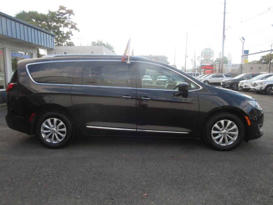 2019 Chrysler Pacifica Touring L FWD, available for sale in Linden, New Jersey | Route 27 Auto Mall. Linden, New Jersey 2019 Chrysler Pacifica Touring L FWD, available for sale in Linden, New Jersey | Route 27 Auto Mall. Linden, New Jersey
