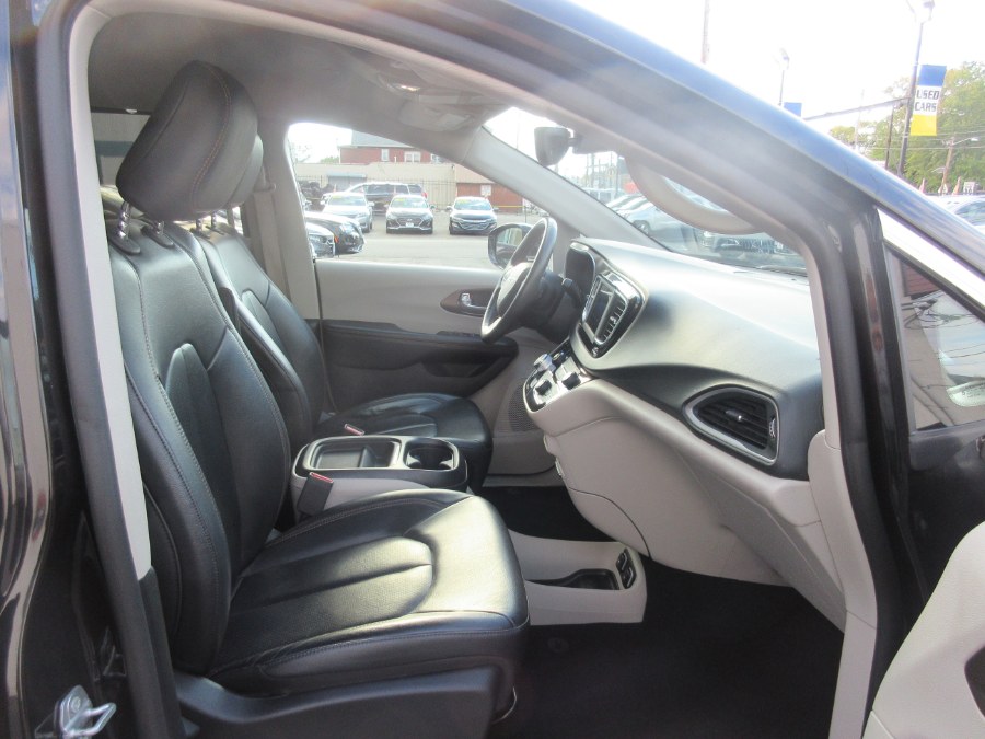2019 Chrysler Pacifica Touring L FWD, available for sale in Linden, New Jersey | Route 27 Auto Mall. Linden, New Jersey 2019 Chrysler Pacifica Touring L FWD, available for sale in Linden, New Jersey | Route 27 Auto Mall. Linden, New Jersey