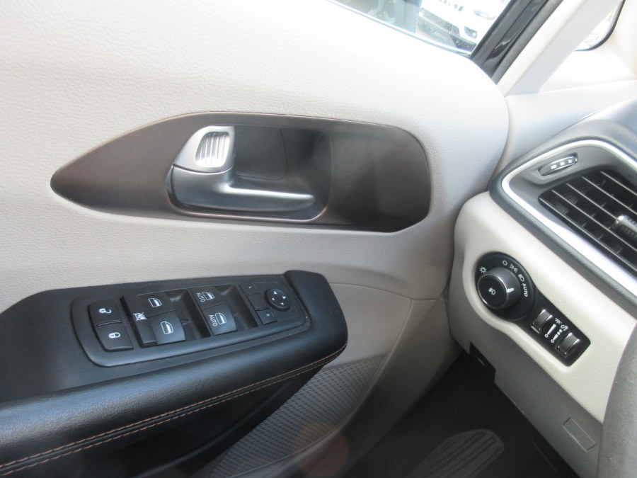 2019 Chrysler Pacifica Touring L FWD, available for sale in Linden, New Jersey | Route 27 Auto Mall. Linden, New Jersey 2019 Chrysler Pacifica Touring L FWD, available for sale in Linden, New Jersey | Route 27 Auto Mall. Linden, New Jersey