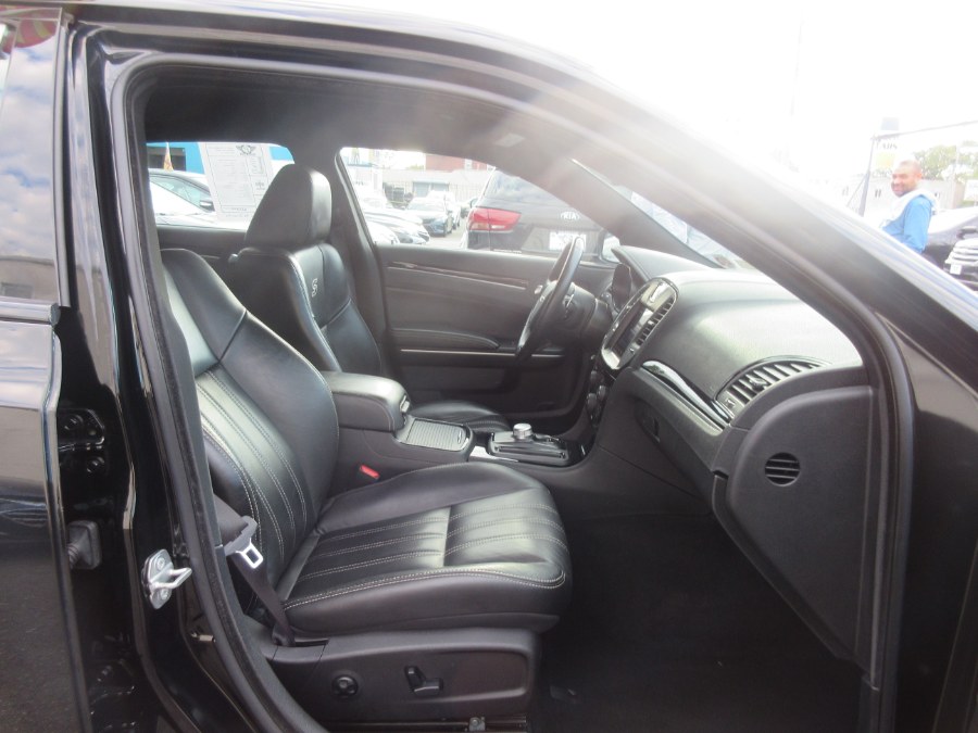 Used Chrysler 300 300S AWD 2019 | Route 27 Auto Mall. Linden, New Jersey Used Chrysler 300 300S AWD 2019 | Route 27 Auto Mall. Linden, New Jersey