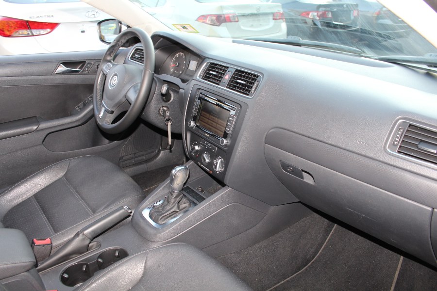 2011 Volkswagen Jetta Sedan 4dr Auto SE w/Convenience & Sunroof PZEV, available for sale in Paterson, New Jersey | Xcell Motors LLC. Paterson, New Jersey 2011 Volkswagen Jetta Sedan 4dr Auto SE w/Convenience & Sunroof PZEV, available for sale in Paterson, New Jersey | Xcell Motors LLC. Paterson, New Jersey