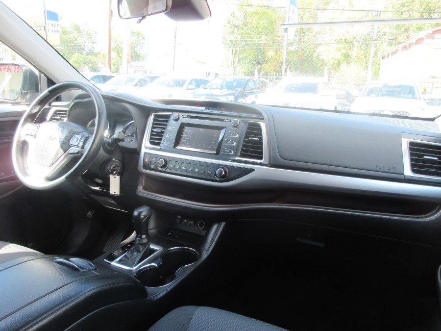2019 Toyota Highlander LE Plus V6 FWD (Natl), available for sale in Linden, New Jersey | Route 27 Auto Mall. Linden, New Jersey 2019 Toyota Highlander LE Plus V6 FWD (Natl), available for sale in Linden, New Jersey | Route 27 Auto Mall. Linden, New Jersey