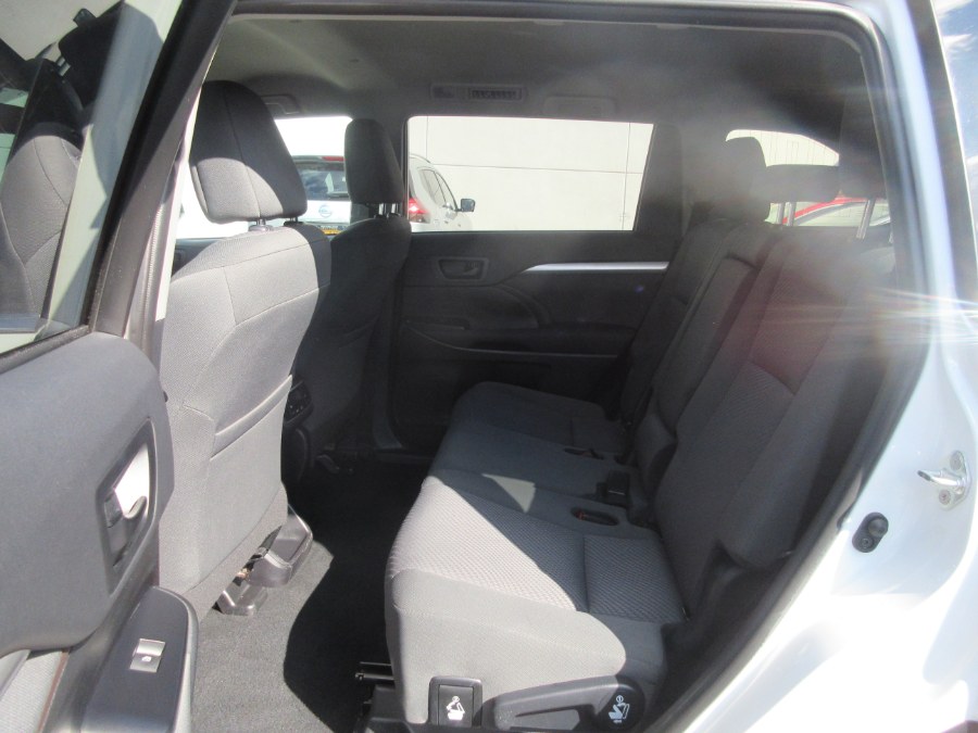 2019 Toyota Highlander LE Plus V6 FWD (Natl), available for sale in Linden, New Jersey | Route 27 Auto Mall. Linden, New Jersey 2019 Toyota Highlander LE Plus V6 FWD (Natl), available for sale in Linden, New Jersey | Route 27 Auto Mall. Linden, New Jersey
