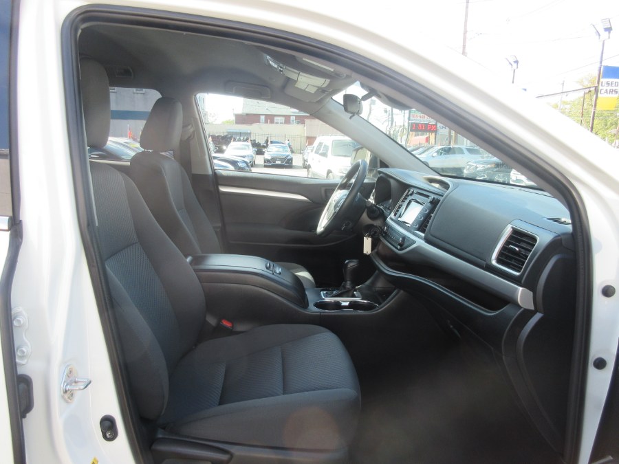 2019 Toyota Highlander LE Plus V6 FWD (Natl), available for sale in Linden, New Jersey | Route 27 Auto Mall. Linden, New Jersey 2019 Toyota Highlander LE Plus V6 FWD (Natl), available for sale in Linden, New Jersey | Route 27 Auto Mall. Linden, New Jersey
