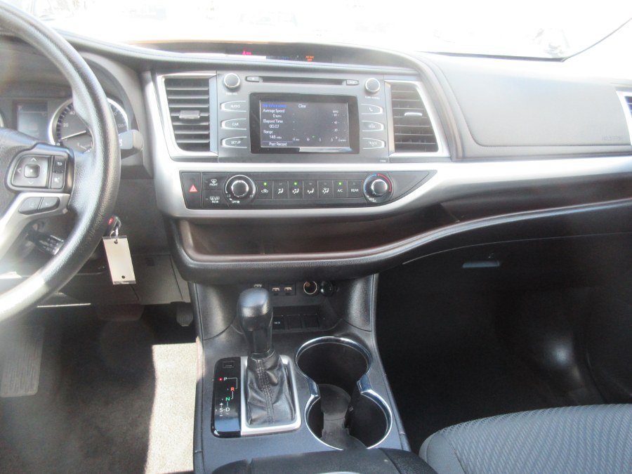 2019 Toyota Highlander LE Plus V6 FWD (Natl), available for sale in Linden, New Jersey | Route 27 Auto Mall. Linden, New Jersey 2019 Toyota Highlander LE Plus V6 FWD (Natl), available for sale in Linden, New Jersey | Route 27 Auto Mall. Linden, New Jersey