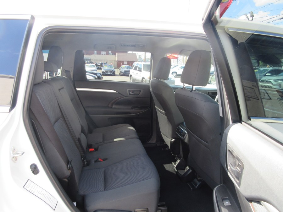 2019 Toyota Highlander LE Plus V6 FWD (Natl), available for sale in Linden, New Jersey | Route 27 Auto Mall. Linden, New Jersey 2019 Toyota Highlander LE Plus V6 FWD (Natl), available for sale in Linden, New Jersey | Route 27 Auto Mall. Linden, New Jersey