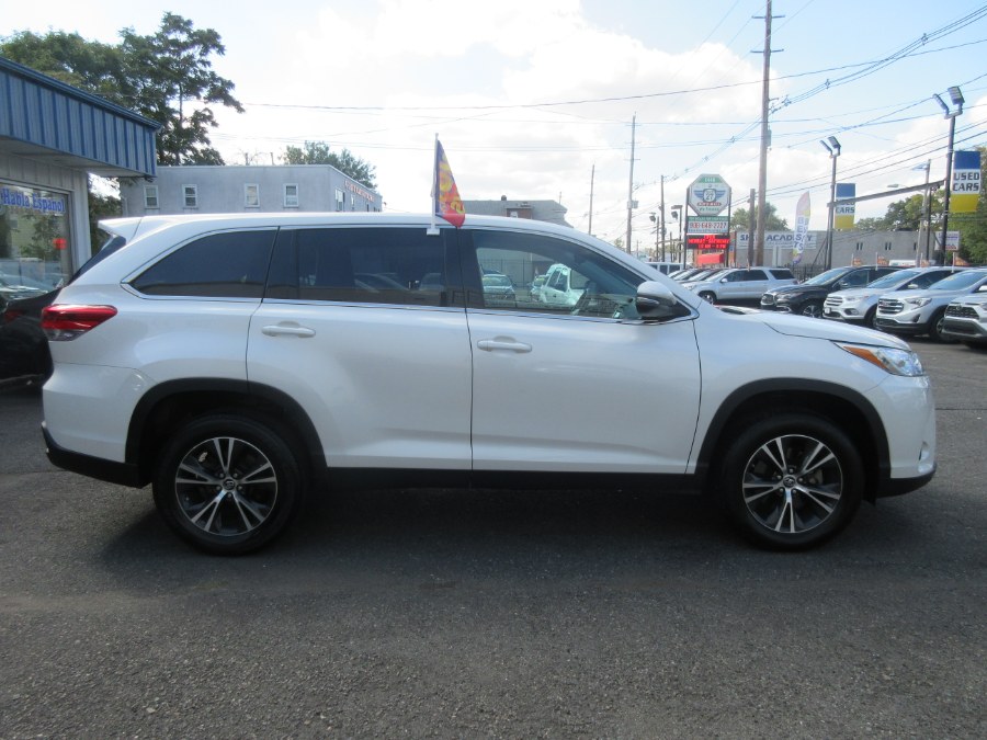 2019 Toyota Highlander LE Plus V6 FWD (Natl), available for sale in Linden, New Jersey | Route 27 Auto Mall. Linden, New Jersey 2019 Toyota Highlander LE Plus V6 FWD (Natl), available for sale in Linden, New Jersey | Route 27 Auto Mall. Linden, New Jersey