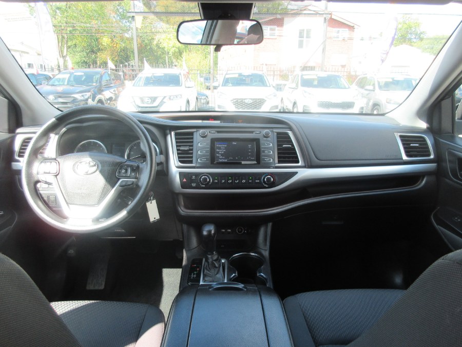 2019 Toyota Highlander LE Plus V6 FWD (Natl), available for sale in Linden, New Jersey | Route 27 Auto Mall. Linden, New Jersey 2019 Toyota Highlander LE Plus V6 FWD (Natl), available for sale in Linden, New Jersey | Route 27 Auto Mall. Linden, New Jersey