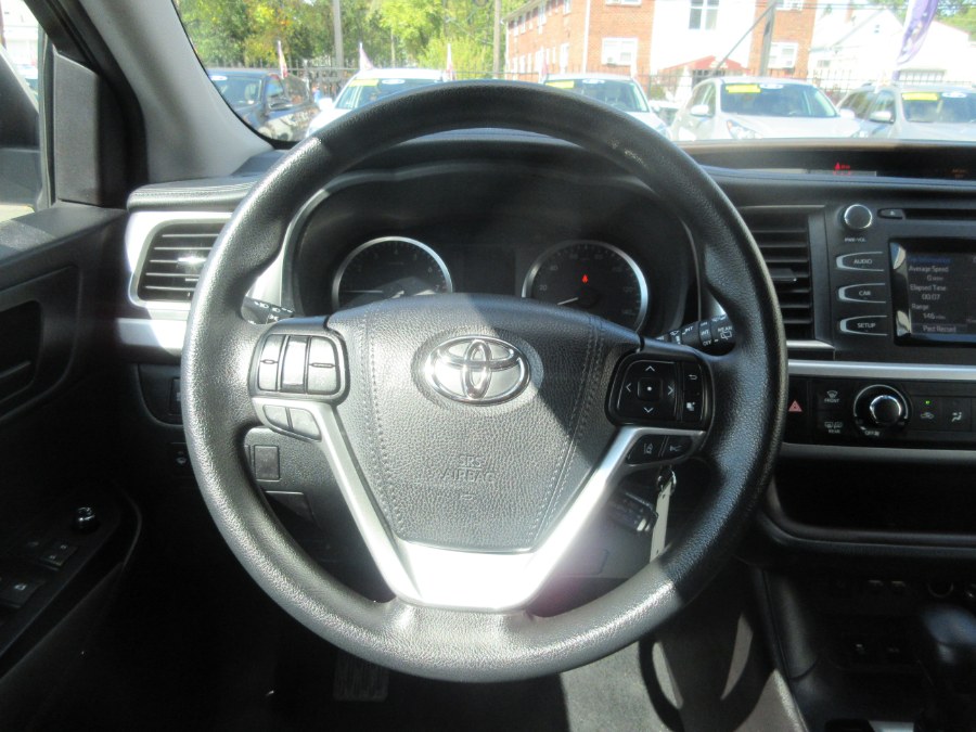 2019 Toyota Highlander LE Plus V6 FWD (Natl), available for sale in Linden, New Jersey | Route 27 Auto Mall. Linden, New Jersey 2019 Toyota Highlander LE Plus V6 FWD (Natl), available for sale in Linden, New Jersey | Route 27 Auto Mall. Linden, New Jersey