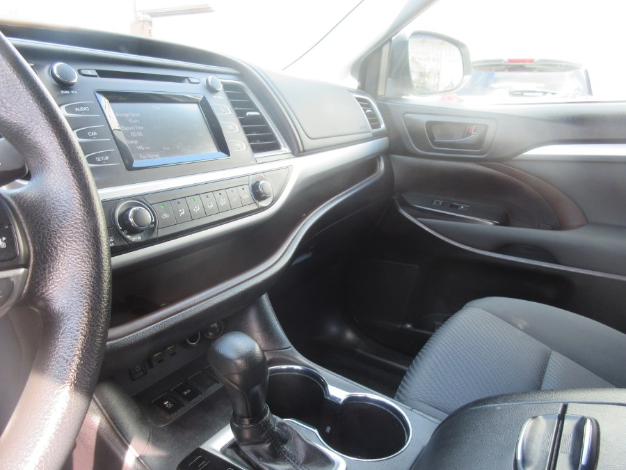 2019 Toyota Highlander LE Plus V6 FWD (Natl), available for sale in Linden, New Jersey | Route 27 Auto Mall. Linden, New Jersey 2019 Toyota Highlander LE Plus V6 FWD (Natl), available for sale in Linden, New Jersey | Route 27 Auto Mall. Linden, New Jersey