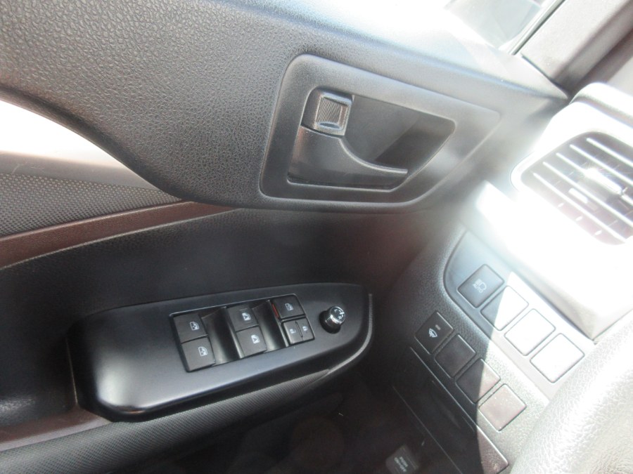 2019 Toyota Highlander LE Plus V6 FWD (Natl), available for sale in Linden, New Jersey | Route 27 Auto Mall. Linden, New Jersey 2019 Toyota Highlander LE Plus V6 FWD (Natl), available for sale in Linden, New Jersey | Route 27 Auto Mall. Linden, New Jersey