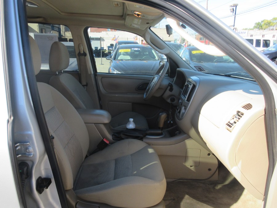 2006 Ford Escape 4dr 3.0L XLT 4WD, available for sale in Linden, New Jersey | Route 27 Auto Mall. Linden, New Jersey 2006 Ford Escape 4dr 3.0L XLT 4WD, available for sale in Linden, New Jersey | Route 27 Auto Mall. Linden, New Jersey