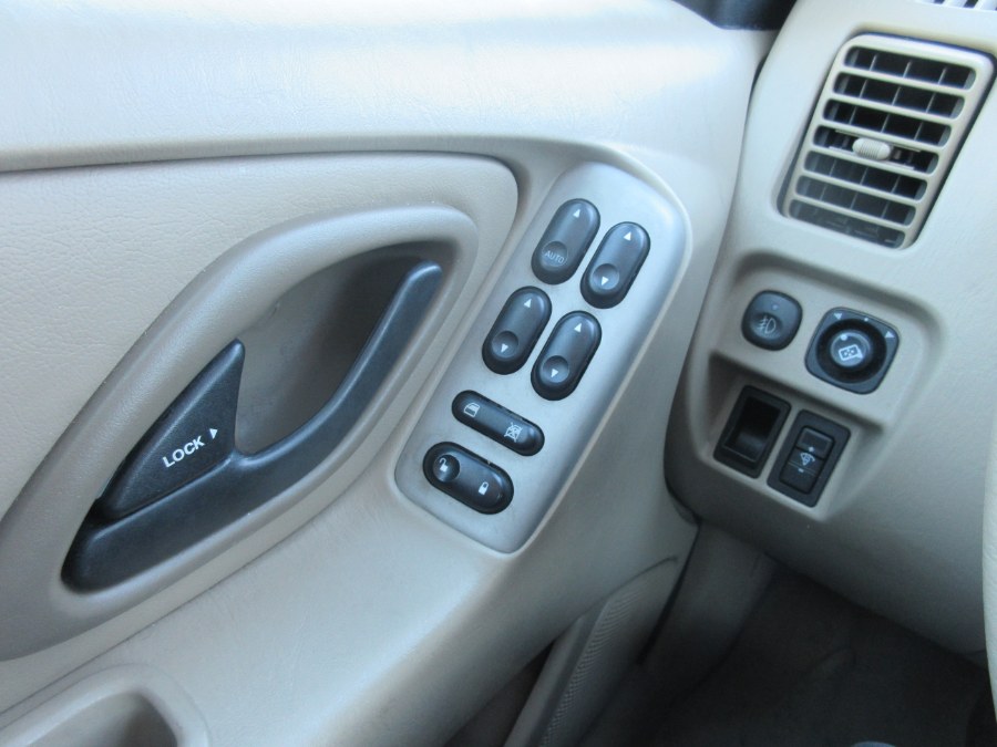 2006 Ford Escape 4dr 3.0L XLT 4WD, available for sale in Linden, New Jersey | Route 27 Auto Mall. Linden, New Jersey 2006 Ford Escape 4dr 3.0L XLT 4WD, available for sale in Linden, New Jersey | Route 27 Auto Mall. Linden, New Jersey