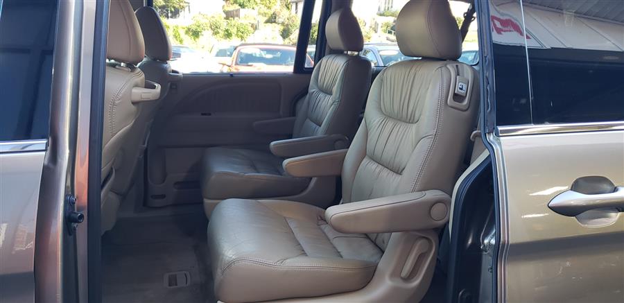 2010 Honda Odyssey 5dr EX-L w/RES, available for sale in Waterbury, Connecticut | National Auto Brokers, Inc.. Waterbury, Connecticut 2010 Honda Odyssey 5dr EX-L w/RES, available for sale in Waterbury, Connecticut | National Auto Brokers, Inc.. Waterbury, Connecticut