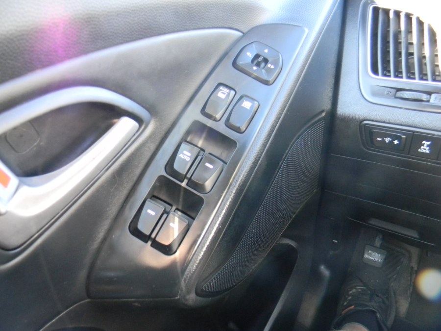 Used Hyundai Tucson AWD 4dr Auto GLS PZEV 2012 | M&M Vehicles Inc dba Central Motors. Southborough, Massachusetts Used Hyundai Tucson AWD 4dr Auto GLS PZEV 2012 | M&M Vehicles Inc dba Central Motors. Southborough, Massachusetts
