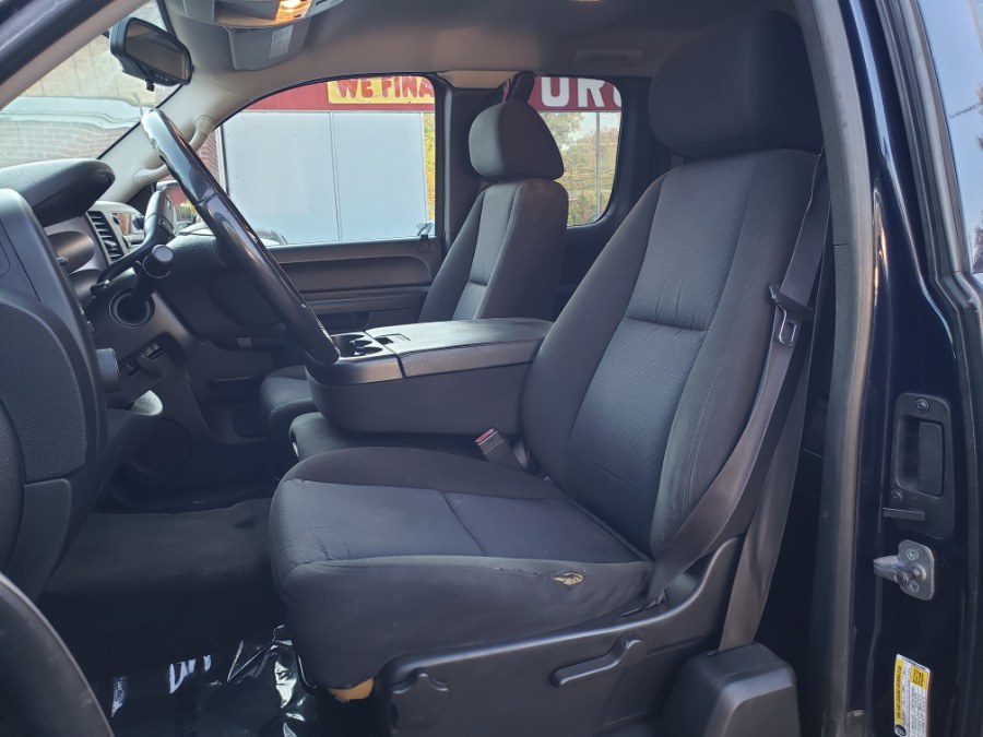 2010 Chevrolet Silverado 2500HD 4WD Ext Cab 143.5" LT, available for sale in East Windsor, Connecticut | Toro Auto. East Windsor, Connecticut 2010 Chevrolet Silverado 2500HD 4WD Ext Cab 143.5" LT, available for sale in East Windsor, Connecticut | Toro Auto. East Windsor, Connecticut