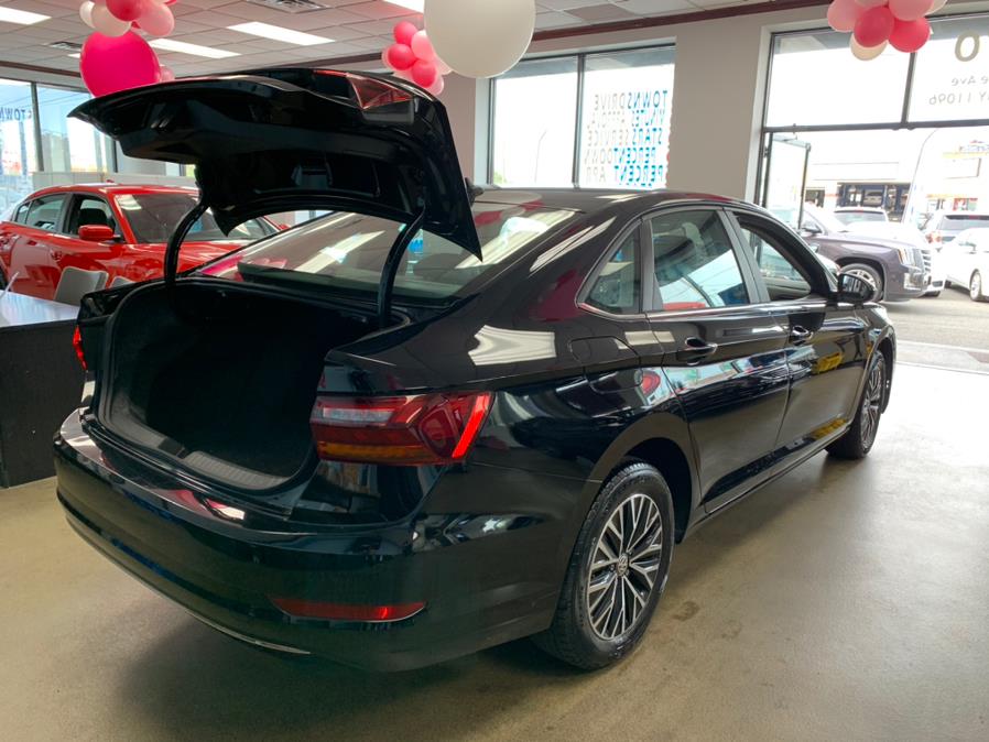 2019 Volkswagen Jetta R-Line Auto w/SULEV, available for sale in Inwood, New York | 5 Towns Drive. Inwood, New York 2019 Volkswagen Jetta R-Line Auto w/SULEV, available for sale in Inwood, New York | 5 Towns Drive. Inwood, New York