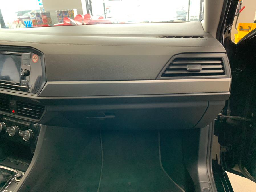 2019 Volkswagen Jetta R-Line Auto w/SULEV, available for sale in Inwood, New York | 5 Towns Drive. Inwood, New York 2019 Volkswagen Jetta R-Line Auto w/SULEV, available for sale in Inwood, New York | 5 Towns Drive. Inwood, New York