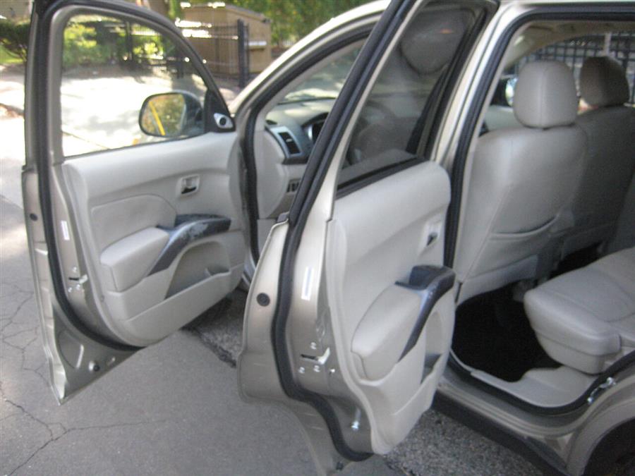 2008 Mitsubishi Outlander XLS AWD 4dr SUV, available for sale in Massapequa, New York | Rite Choice Auto Inc.. Massapequa, New York 2008 Mitsubishi Outlander XLS AWD 4dr SUV, available for sale in Massapequa, New York | Rite Choice Auto Inc.. Massapequa, New York