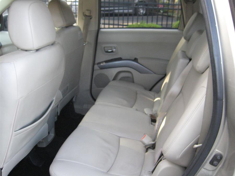 2008 Mitsubishi Outlander XLS AWD 4dr SUV, available for sale in Massapequa, New York | Rite Choice Auto Inc.. Massapequa, New York 2008 Mitsubishi Outlander XLS AWD 4dr SUV, available for sale in Massapequa, New York | Rite Choice Auto Inc.. Massapequa, New York