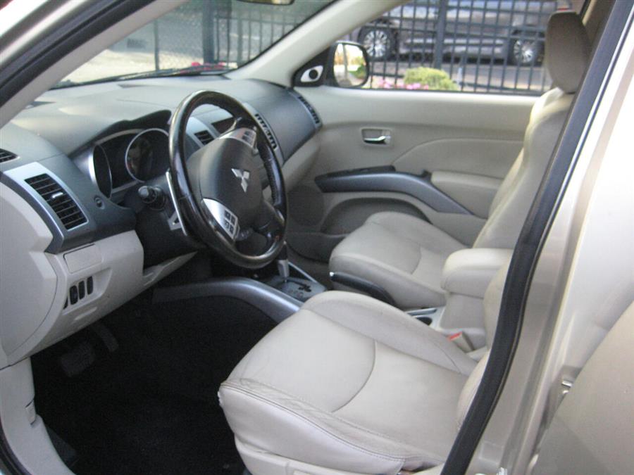 2008 Mitsubishi Outlander XLS AWD 4dr SUV, available for sale in Massapequa, New York | Rite Choice Auto Inc.. Massapequa, New York 2008 Mitsubishi Outlander XLS AWD 4dr SUV, available for sale in Massapequa, New York | Rite Choice Auto Inc.. Massapequa, New York