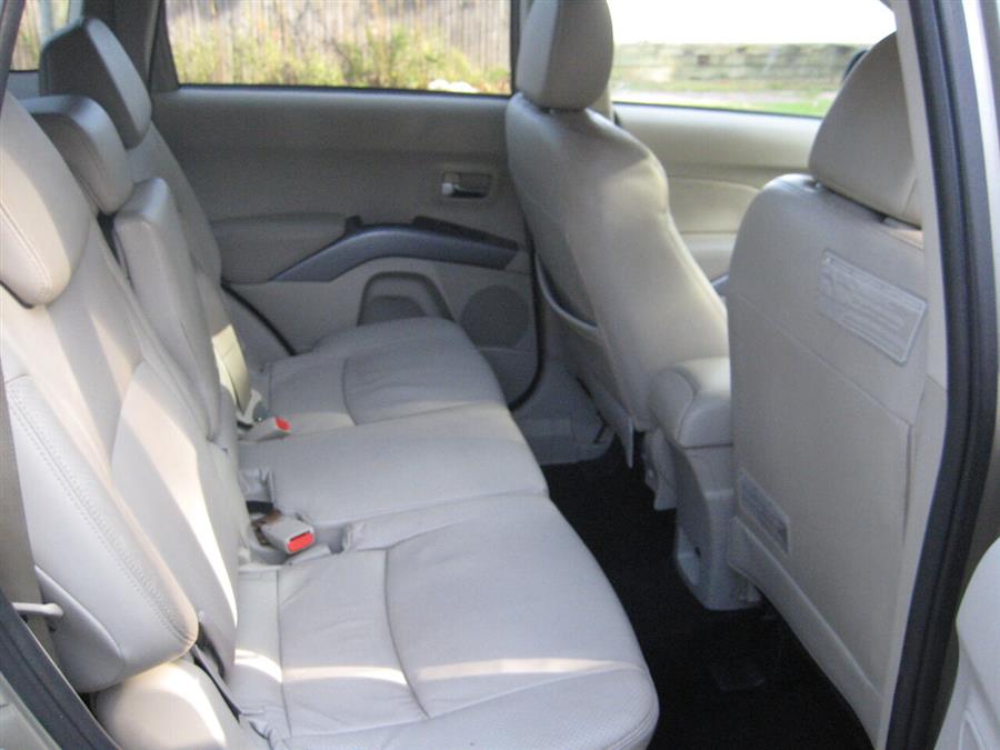 2008 Mitsubishi Outlander XLS AWD 4dr SUV, available for sale in Massapequa, New York | Rite Choice Auto Inc.. Massapequa, New York 2008 Mitsubishi Outlander XLS AWD 4dr SUV, available for sale in Massapequa, New York | Rite Choice Auto Inc.. Massapequa, New York
