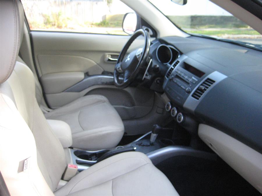 2008 Mitsubishi Outlander XLS AWD 4dr SUV, available for sale in Massapequa, New York | Rite Choice Auto Inc.. Massapequa, New York 2008 Mitsubishi Outlander XLS AWD 4dr SUV, available for sale in Massapequa, New York | Rite Choice Auto Inc.. Massapequa, New York