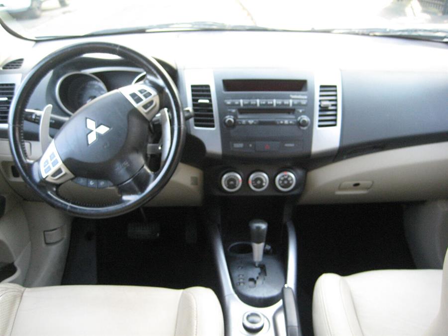 2008 Mitsubishi Outlander XLS AWD 4dr SUV, available for sale in Massapequa, New York | Rite Choice Auto Inc.. Massapequa, New York 2008 Mitsubishi Outlander XLS AWD 4dr SUV, available for sale in Massapequa, New York | Rite Choice Auto Inc.. Massapequa, New York