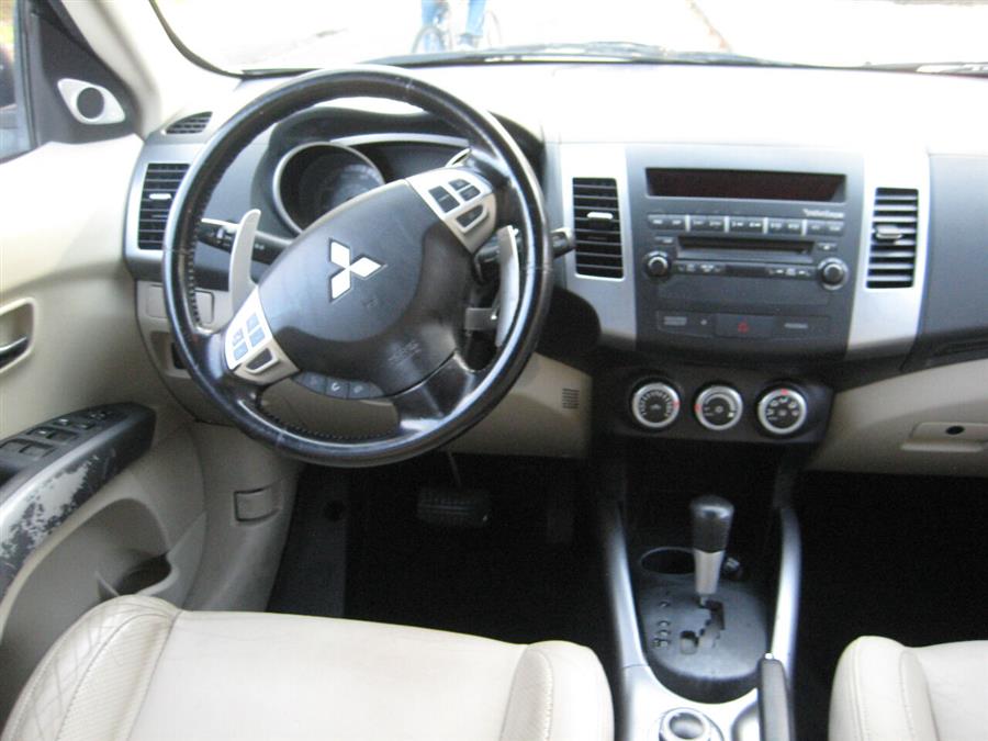 2008 Mitsubishi Outlander XLS AWD 4dr SUV, available for sale in Massapequa, New York | Rite Choice Auto Inc.. Massapequa, New York 2008 Mitsubishi Outlander XLS AWD 4dr SUV, available for sale in Massapequa, New York | Rite Choice Auto Inc.. Massapequa, New York