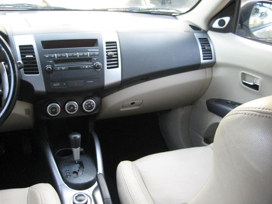 2008 Mitsubishi Outlander XLS AWD 4dr SUV, available for sale in Massapequa, New York | Rite Choice Auto Inc.. Massapequa, New York 2008 Mitsubishi Outlander XLS AWD 4dr SUV, available for sale in Massapequa, New York | Rite Choice Auto Inc.. Massapequa, New York