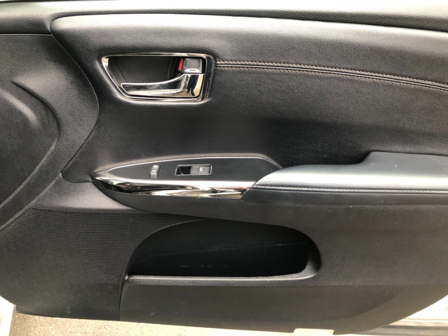 2014 Toyota Avalon 4dr Sdn XLE (Natl), available for sale in Bristol, Connecticut | Bristol Auto Center LLC. Bristol, Connecticut 2014 Toyota Avalon 4dr Sdn XLE (Natl), available for sale in Bristol, Connecticut | Bristol Auto Center LLC. Bristol, Connecticut
