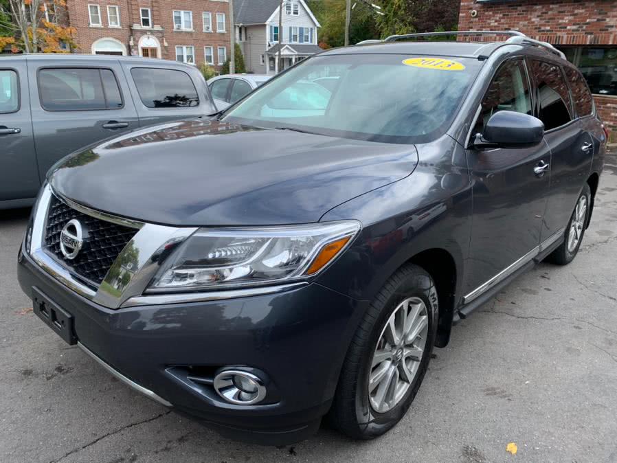 Used Nissan Pathfinder 4WD 4dr SV 2013 | Central Auto Sales & Service. New Britain, Connecticut