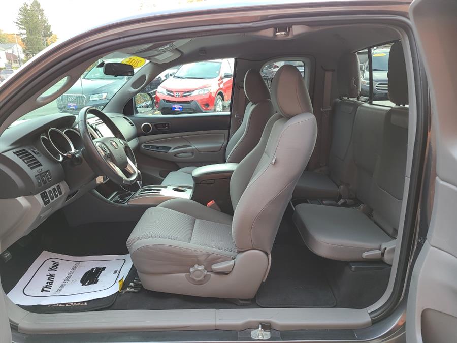 2015 Toyota Tacoma 4WD Access Cab V6 AT, available for sale in Waterbury, Connecticut | National Auto Brokers, Inc.. Waterbury, Connecticut 2015 Toyota Tacoma 4WD Access Cab V6 AT, available for sale in Waterbury, Connecticut | National Auto Brokers, Inc.. Waterbury, Connecticut