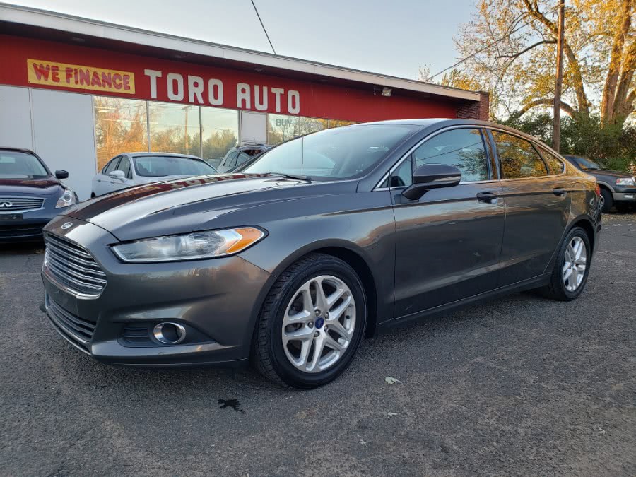 2015 Ford Fusion 4dr Sdn SE FWD Leather & Sunroof, available for sale in East Windsor, Connecticut | Toro Auto. East Windsor, Connecticut