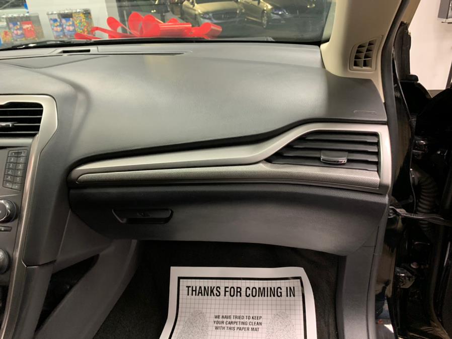 2018 Ford Fusion Hybrid SE FWD, available for sale in Inwood, New York | 5 Towns Drive. Inwood, New York 2018 Ford Fusion Hybrid SE FWD, available for sale in Inwood, New York | 5 Towns Drive. Inwood, New York