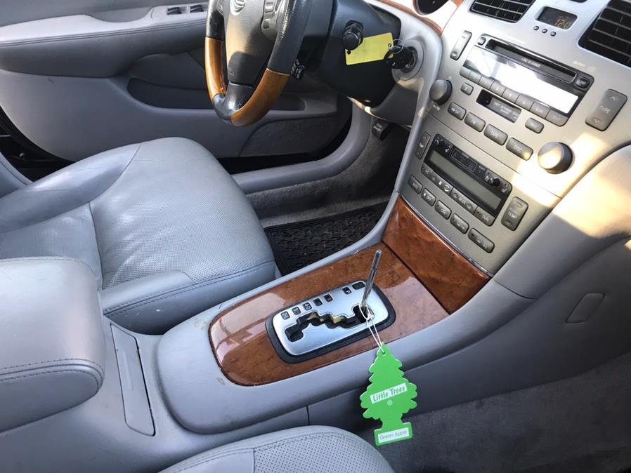 Used Lexus ES 330 4dr Sdn 2005 | Car Valley Group. Jersey City, New Jersey Used Lexus ES 330 4dr Sdn 2005 | Car Valley Group. Jersey City, New Jersey