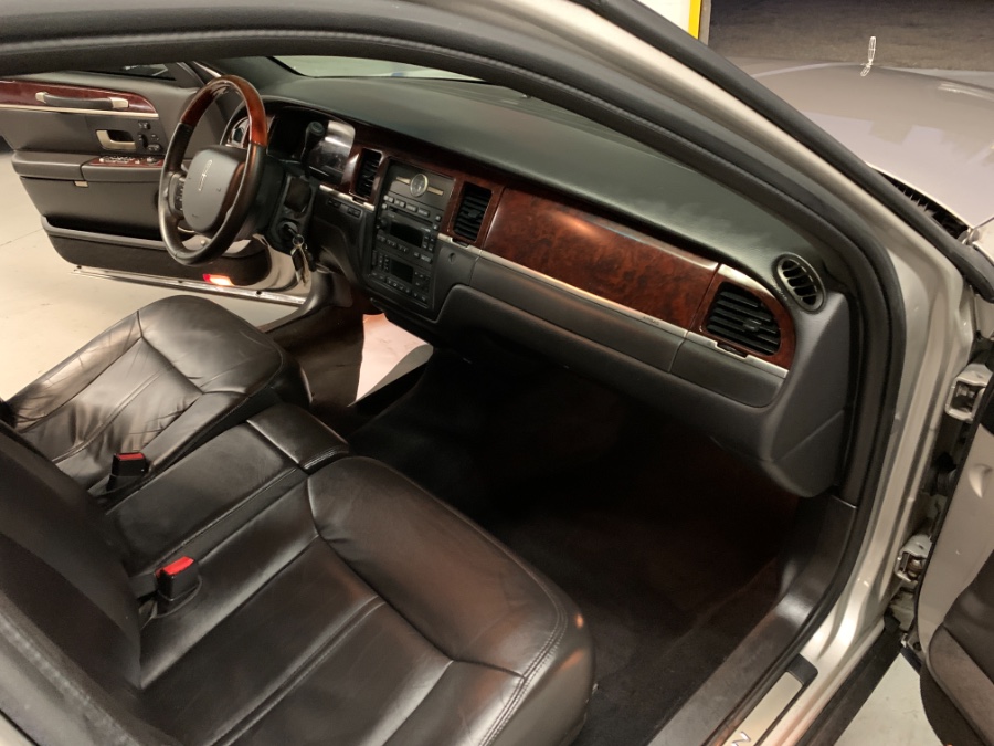 2008 Lincoln Town Car 4dr Sdn Signature Limited, available for sale in West Babylon , New York | MP Motors Inc. West Babylon , New York 2008 Lincoln Town Car 4dr Sdn Signature Limited, available for sale in West Babylon , New York | MP Motors Inc. West Babylon , New York