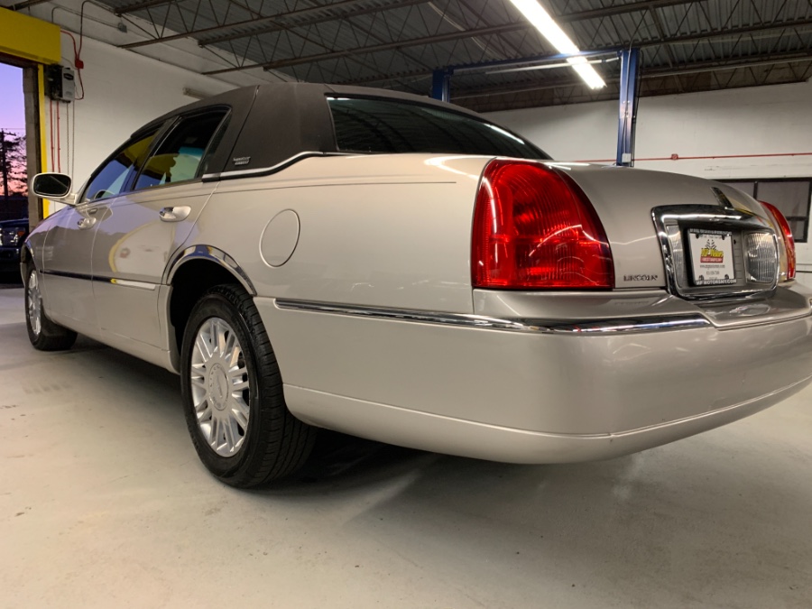 2008 Lincoln Town Car 4dr Sdn Signature Limited, available for sale in West Babylon , New York | MP Motors Inc. West Babylon , New York 2008 Lincoln Town Car 4dr Sdn Signature Limited, available for sale in West Babylon , New York | MP Motors Inc. West Babylon , New York