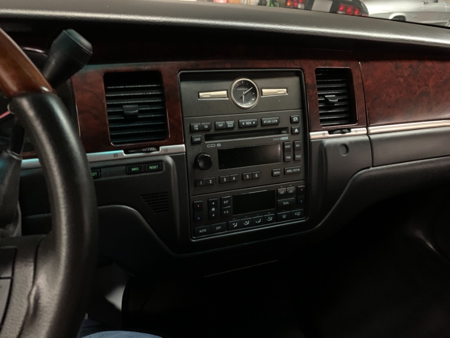 2008 Lincoln Town Car 4dr Sdn Signature Limited, available for sale in West Babylon , New York | MP Motors Inc. West Babylon , New York 2008 Lincoln Town Car 4dr Sdn Signature Limited, available for sale in West Babylon , New York | MP Motors Inc. West Babylon , New York