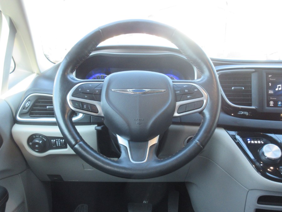 2019 Chrysler Pacifica Touring L FWD, available for sale in Linden, New Jersey | Route 27 Auto Mall. Linden, New Jersey 2019 Chrysler Pacifica Touring L FWD, available for sale in Linden, New Jersey | Route 27 Auto Mall. Linden, New Jersey