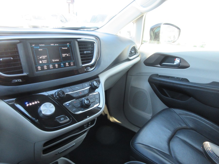 2019 Chrysler Pacifica Touring L FWD, available for sale in Linden, New Jersey | Route 27 Auto Mall. Linden, New Jersey 2019 Chrysler Pacifica Touring L FWD, available for sale in Linden, New Jersey | Route 27 Auto Mall. Linden, New Jersey