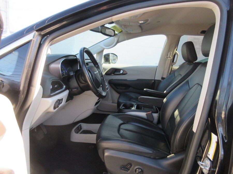 2019 Chrysler Pacifica Touring L FWD, available for sale in Linden, New Jersey | Route 27 Auto Mall. Linden, New Jersey 2019 Chrysler Pacifica Touring L FWD, available for sale in Linden, New Jersey | Route 27 Auto Mall. Linden, New Jersey