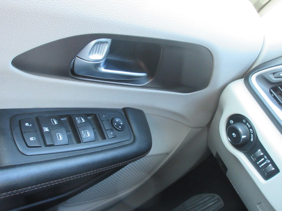 2019 Chrysler Pacifica Touring L FWD, available for sale in Linden, New Jersey | Route 27 Auto Mall. Linden, New Jersey 2019 Chrysler Pacifica Touring L FWD, available for sale in Linden, New Jersey | Route 27 Auto Mall. Linden, New Jersey