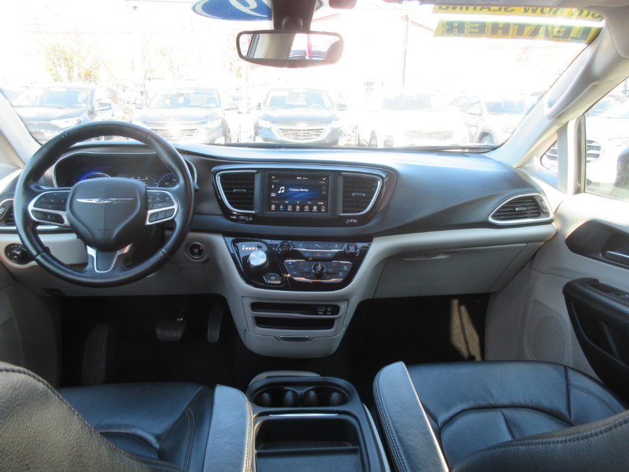 2019 Chrysler Pacifica Touring L FWD, available for sale in Linden, New Jersey | Route 27 Auto Mall. Linden, New Jersey 2019 Chrysler Pacifica Touring L FWD, available for sale in Linden, New Jersey | Route 27 Auto Mall. Linden, New Jersey