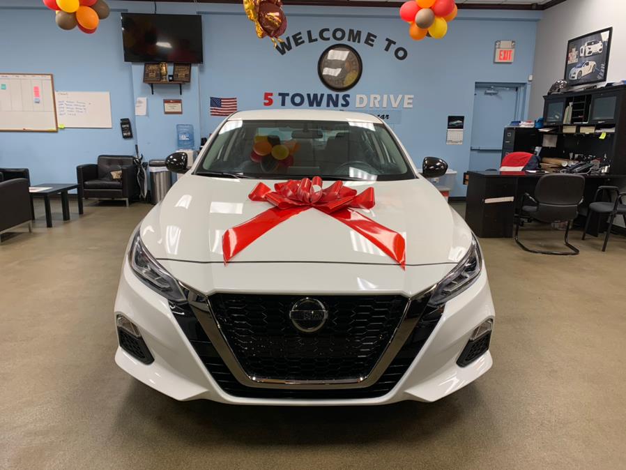 Used Nissan Altima 2.5 SR Sedan 2019 | 5 Towns Drive. Inwood, New York Used Nissan Altima 2.5 SR Sedan 2019 | 5 Towns Drive. Inwood, New York